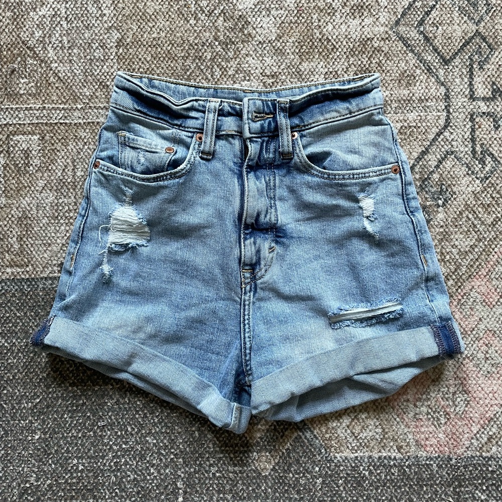 H&M Medium-Wash Mom Jean Shorts